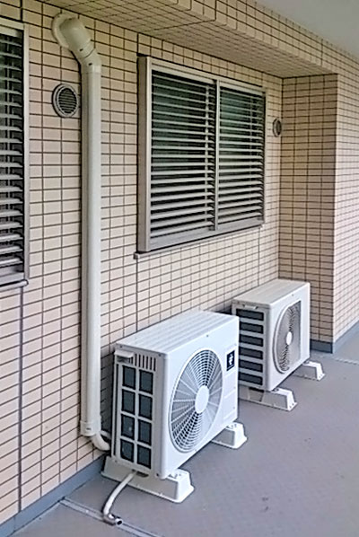 室外機　室外化粧カバーあり：シャープ AYB22DGW