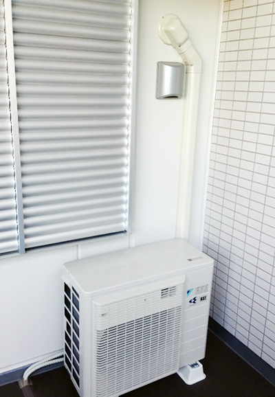 室外機　ベランダ置き　室外化粧カバーあり：ダイキン　AN22PRS