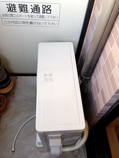 室外機　ベランダ置き　室外化粧カバーあり：シャープ AY-C22DH