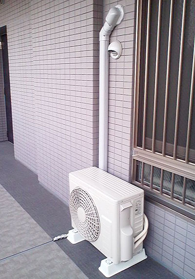 室外機　ベランダ置き　室外化粧カバーあり：日立　RAS-AJ22C