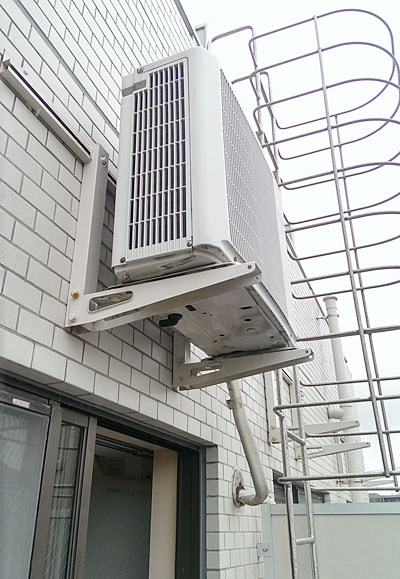 室外機　入替え前の古いエアコン