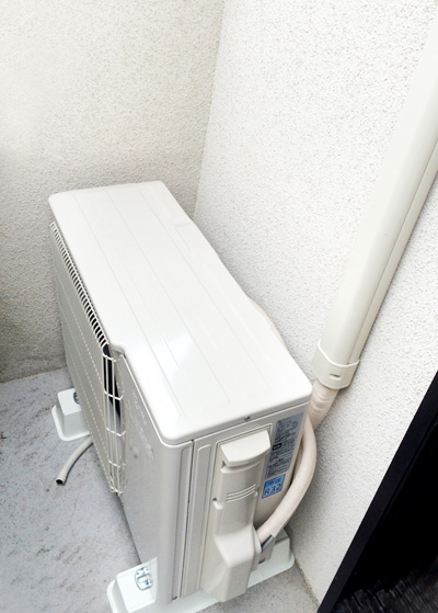 室外機　室外化粧カバーあり：三菱電機　霧ヶ峰 MSZ-L225