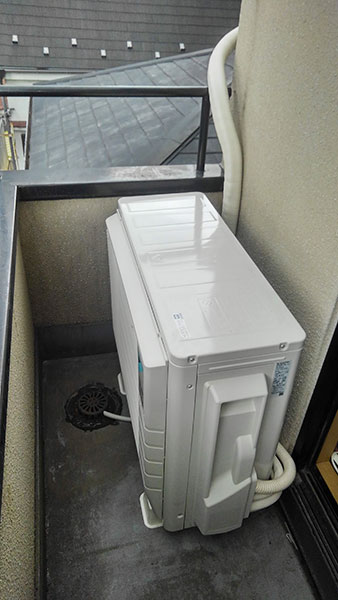 室外機　ベランダ置き：ダイキン うるさら7　S71VTRXP