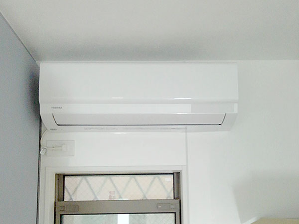 神奈川県逗子市 C様　新品エアコン（2.2ｋＷ）室外化粧カバーパック取り付け工事のご依頼ありがとうございました。