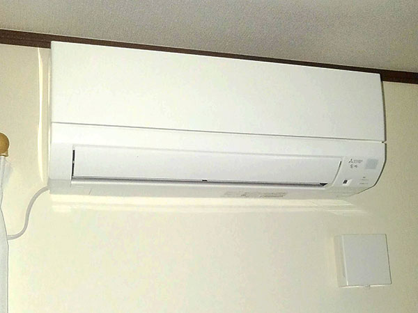 神奈川県茅ケ崎市 S様　新品エアコン（2.8ｋＷ）取り付け工事 化粧カバーパックのご依頼ありがとうございました。