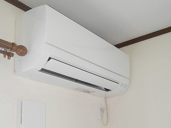 神奈川県茅ケ崎市 Y様　新品エアコン（2.8ｋＷ）取り付け工事 化粧カバーパックのご依頼ありがとうございました。