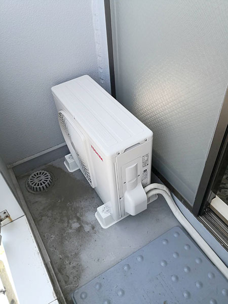 室外機　ベランダ置き：東芝　大清快　RAS-H221M