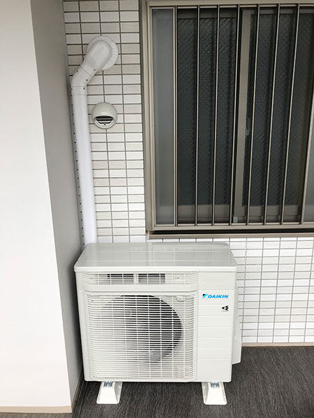 室外機　共用廊下置き　室外化粧カバーあり：ダイキン　うるさらmini　S22YTMXS