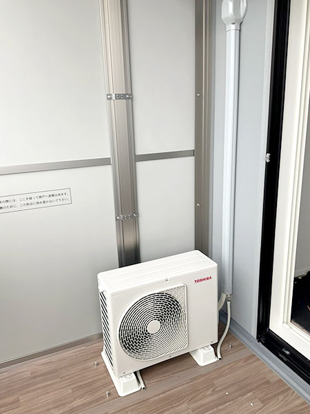 室外機　ベランダ置き　室外化粧カバーあり：東芝　RAS-2211TL