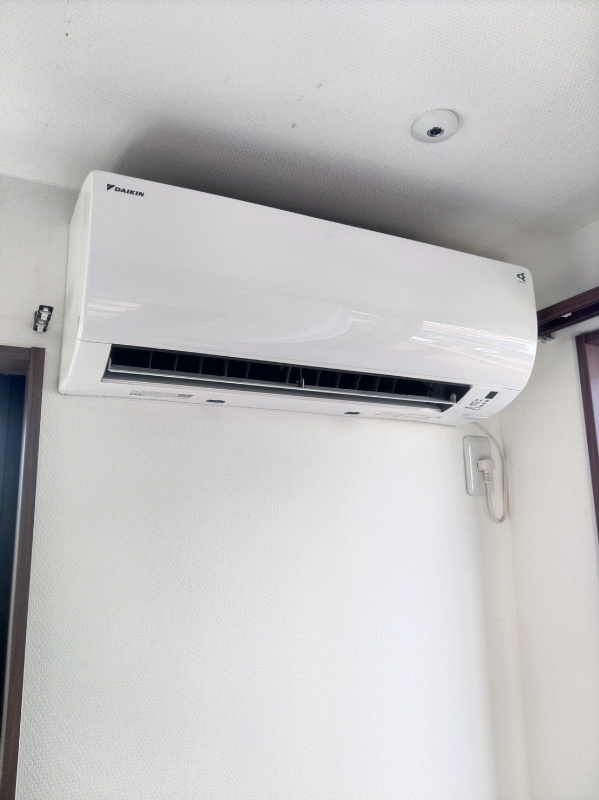 東京都墨田区　Ｉ様　エアコン（2.2ｋＷ）新品エアコン取り付け化粧カバーパック取り付け工事のご依頼ありがとうございました。