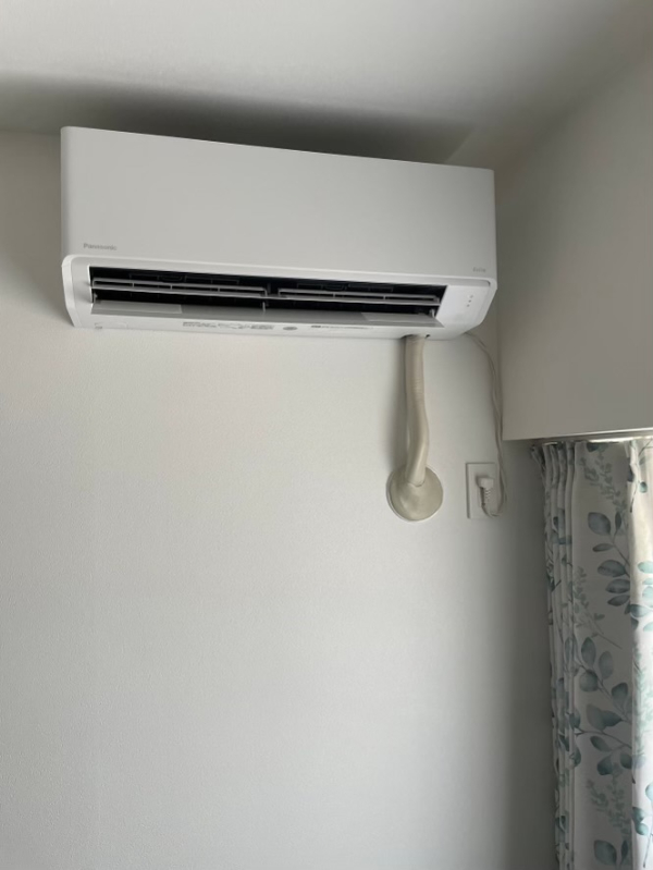神奈川県茅ヶ崎市　Ｅ様　エアコン（2.2ｋＷ）新品エアコン取り付け工事・２台のご依頼ありがとうございました。